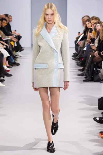 Look 18